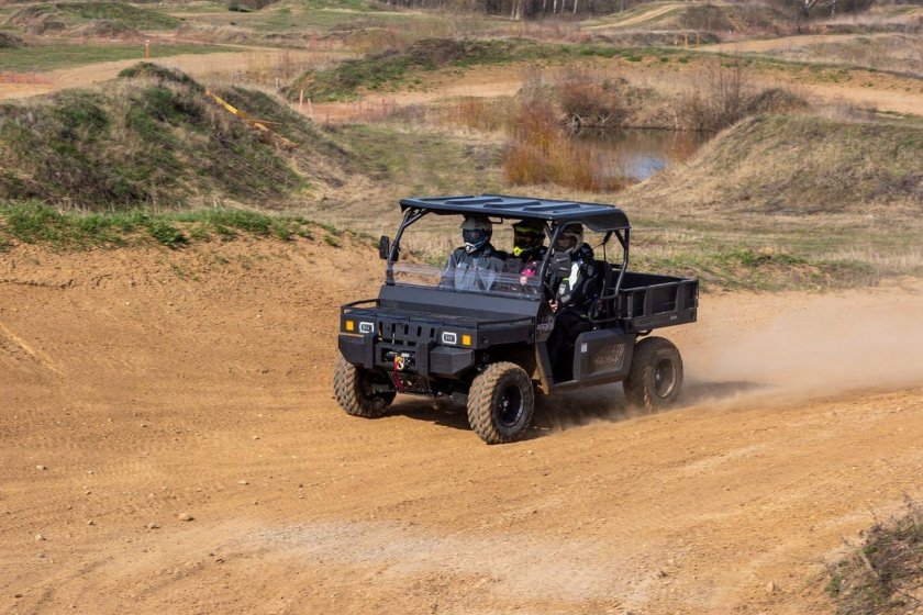 Мотовездеходы DESERTCROSS 1000-3