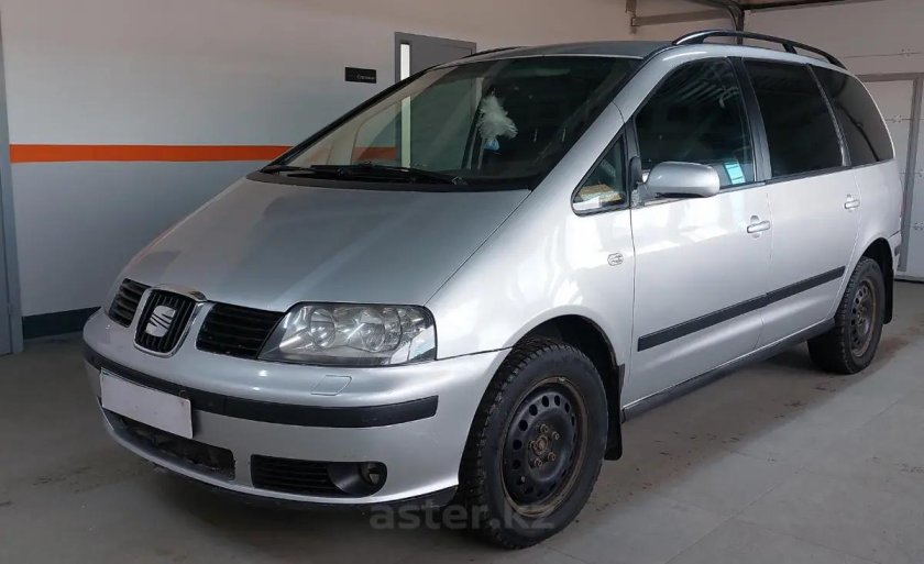 Seat Alhambra с 1996–2000 г.в белый фон