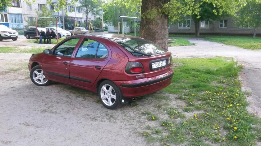 Рено Меган хэтчбек 2000