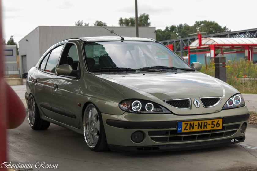 Рено Меган 2001