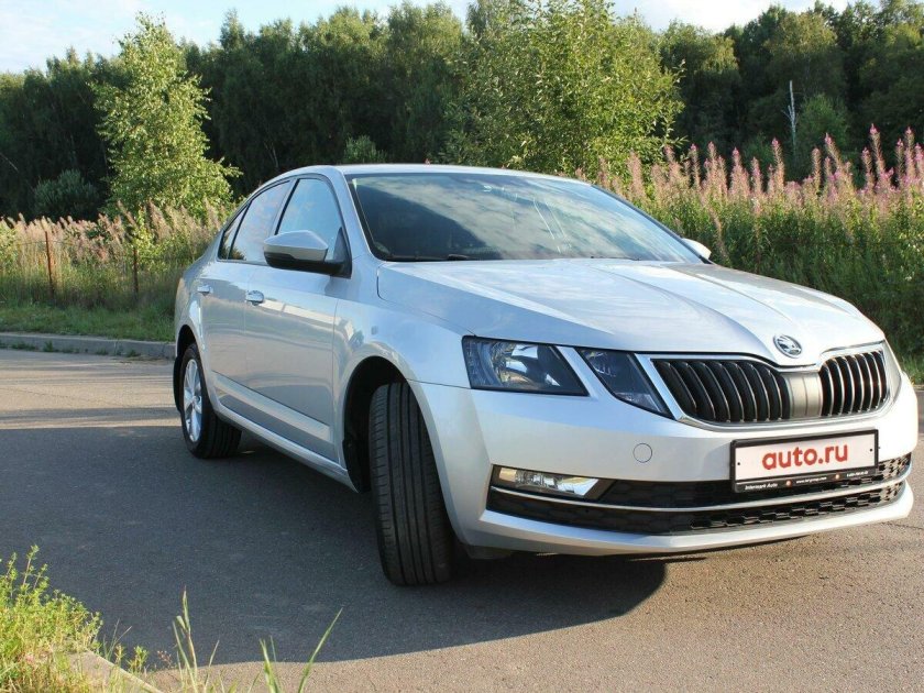 Шкода Октавия 2018 серебристая
