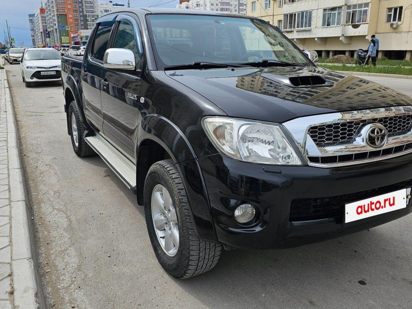 Тойота хайлюкс 2012 черный