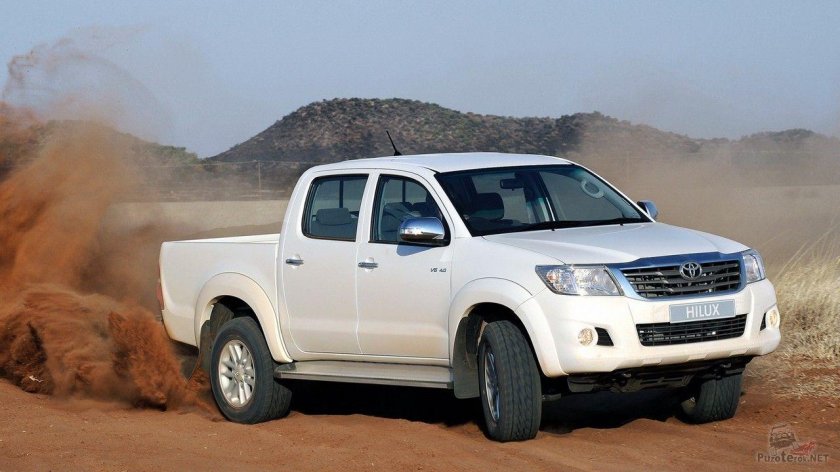 Тойота Хайлюкс белая