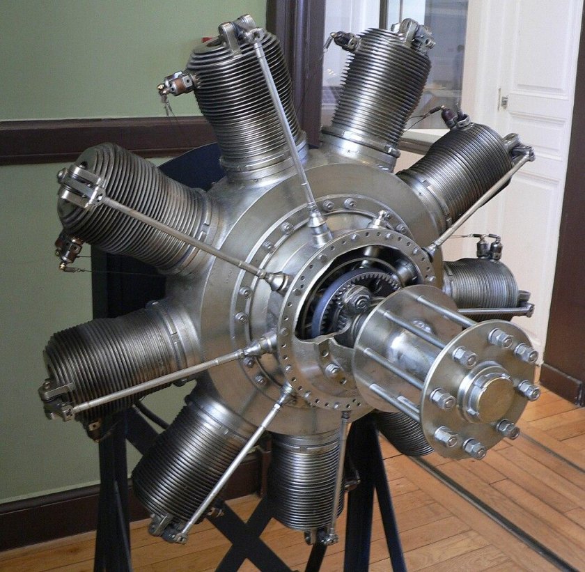 Ротативный двигатель Гном