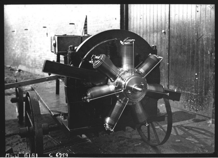 Ротативный двигатель Гном