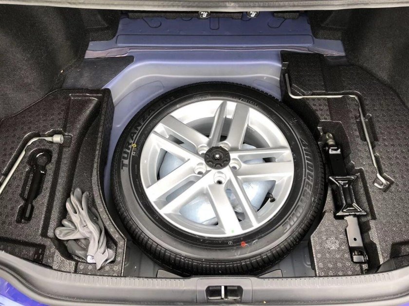 Тойота Камри 50 багажник запаска