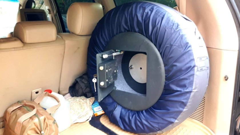 Крепление запаски на багажник