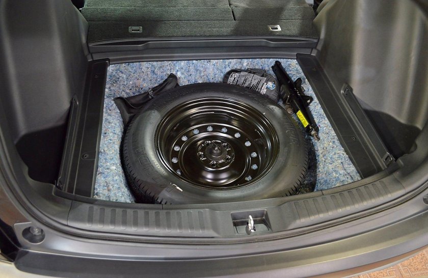 Ниша запаски Honda CR-V 3