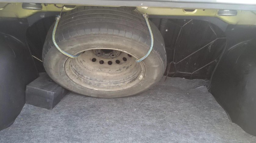 Крепление запаски в Ланосе