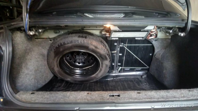 Закрепить запаску в багажнике