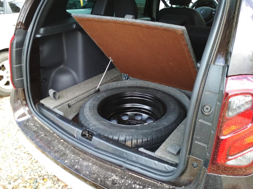 Renault Logan 2022 багажник запаска