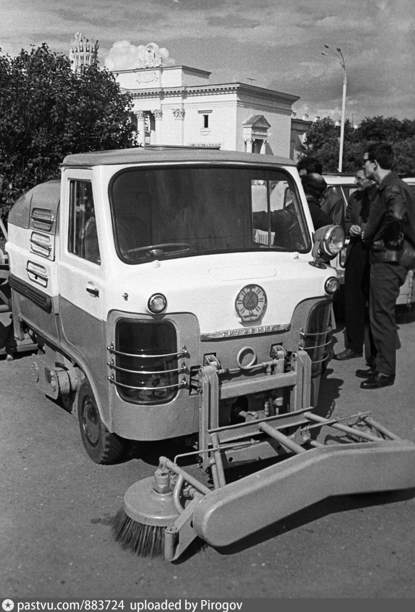 Тротуароуборочная машина тум-975