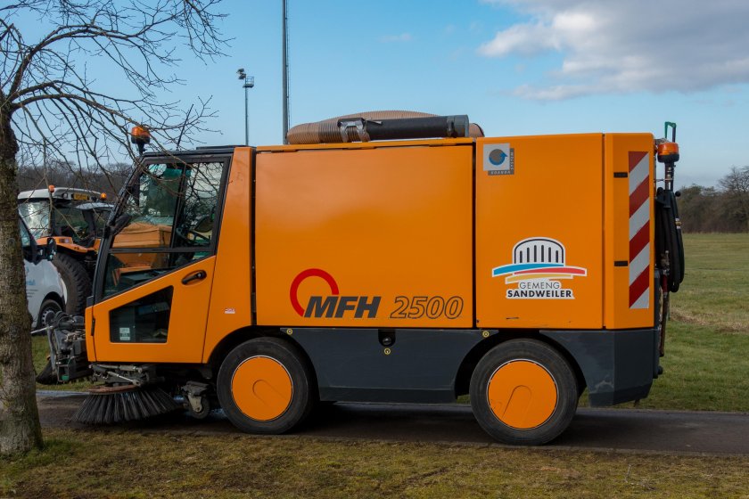 Бродвей подметально-уборочная машина