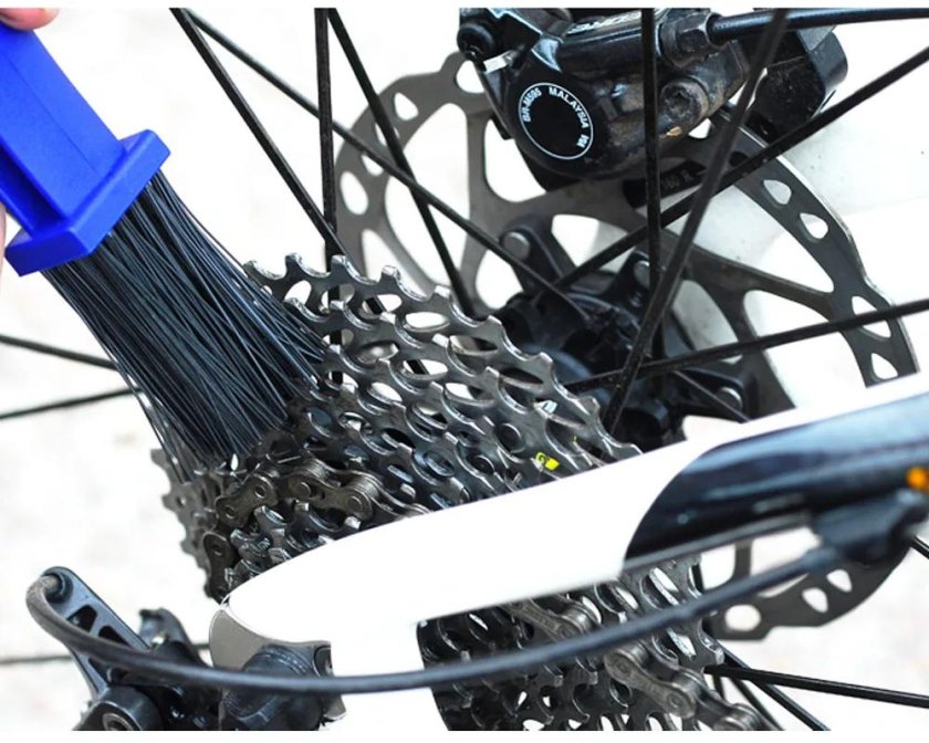 Щетка для чистки цепи мотоцикла, велосипеда