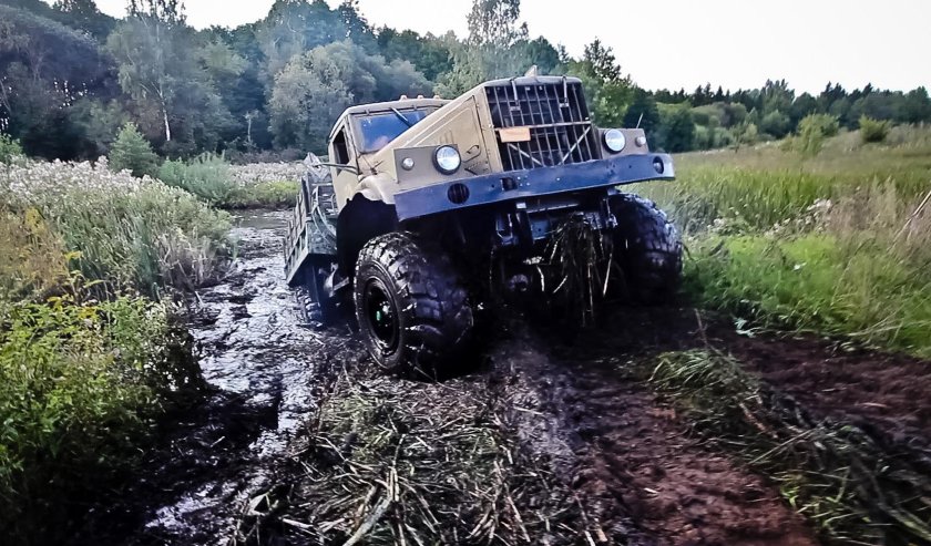 КРАЗ 255 В грязи