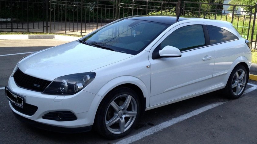 Opel Astra GTC 2010