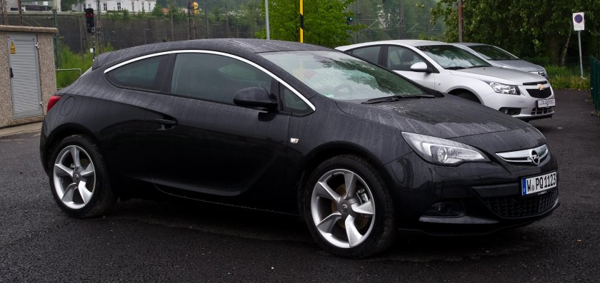 Opel Astra GTC 2014 черный