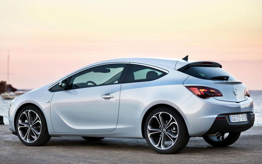 Opel Astra GTC 2013