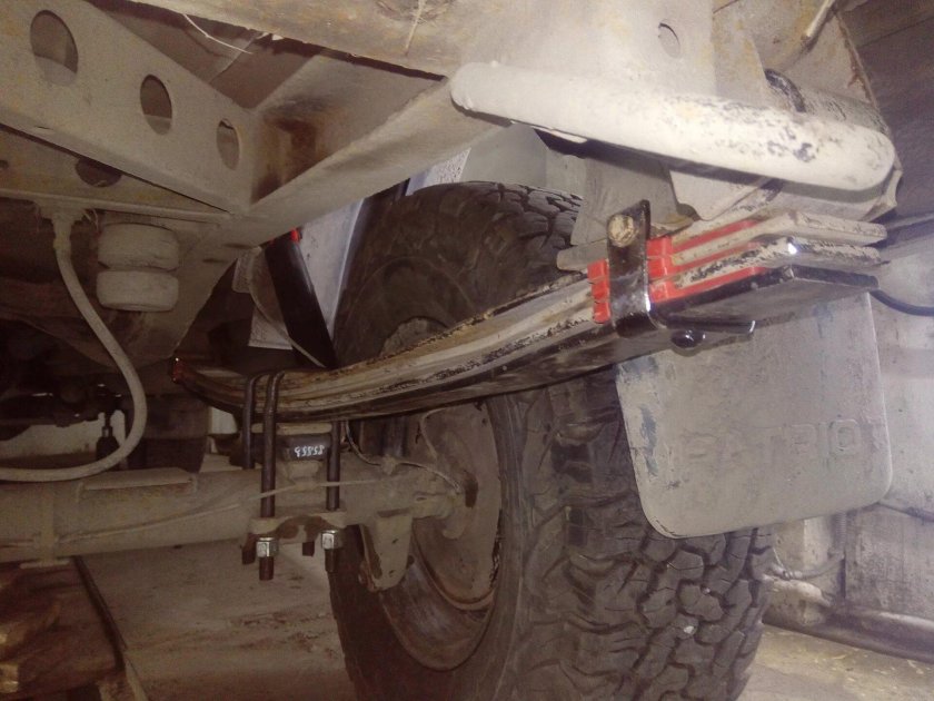 УАЗ Патриот 2006 задние рессоры