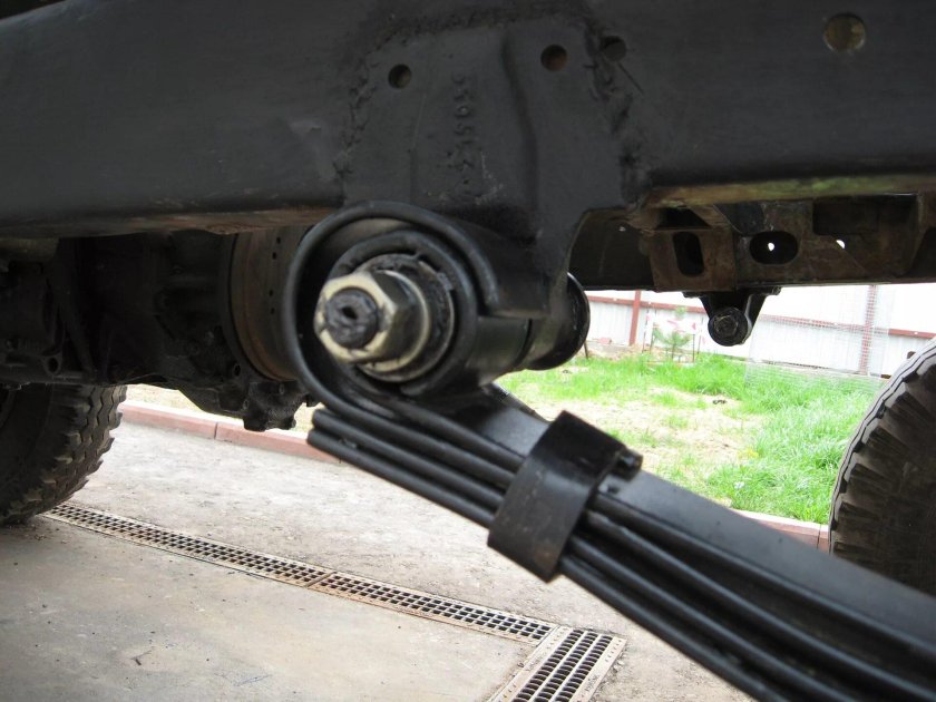 Крепление задней рессоры УАЗ 469