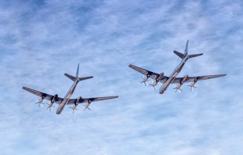 Стратегический турбовинтовой бомбардировщик ту-95мс