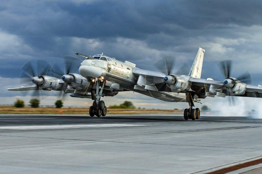 Стратегический бомбардировщик ту-95мс