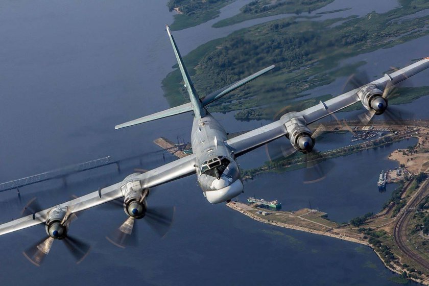 Стратегический бомбардировщик ту-95мс