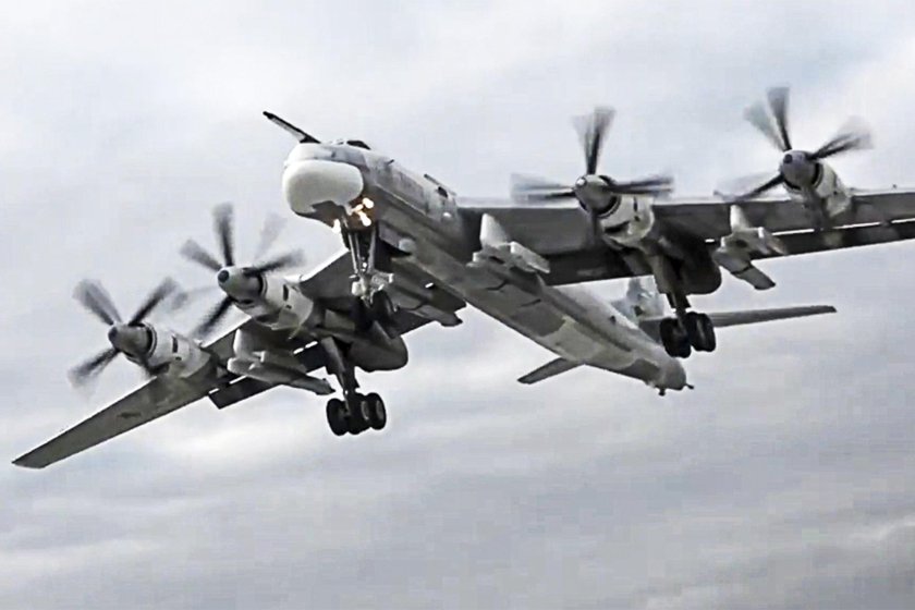 Стратегический турбовинтовой бомбардировщик ту-95мс