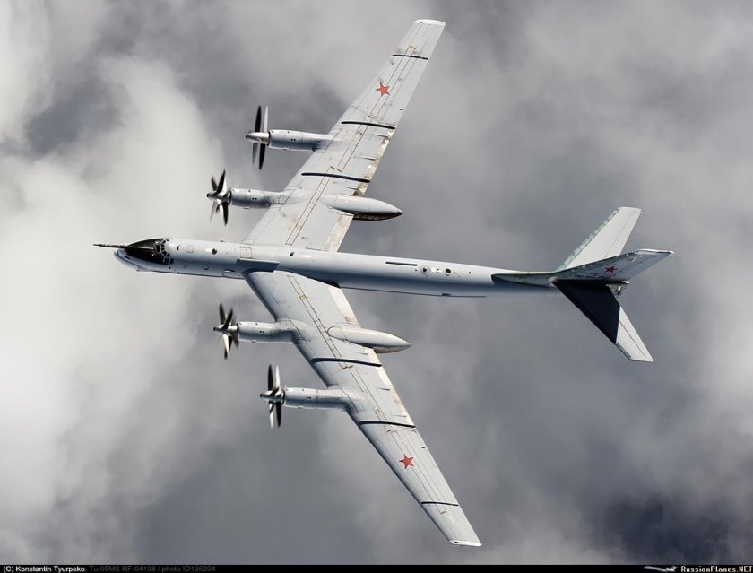 Стратегический бомбардировщик ту-95мс