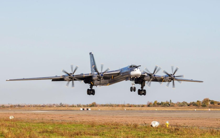 Стратегический турбовинтовой бомбардировщик ту-95мс