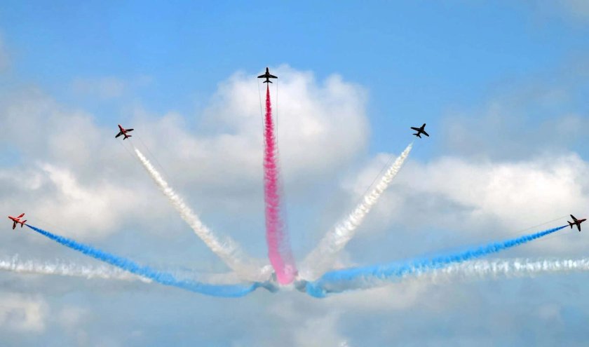 Самолет в небе