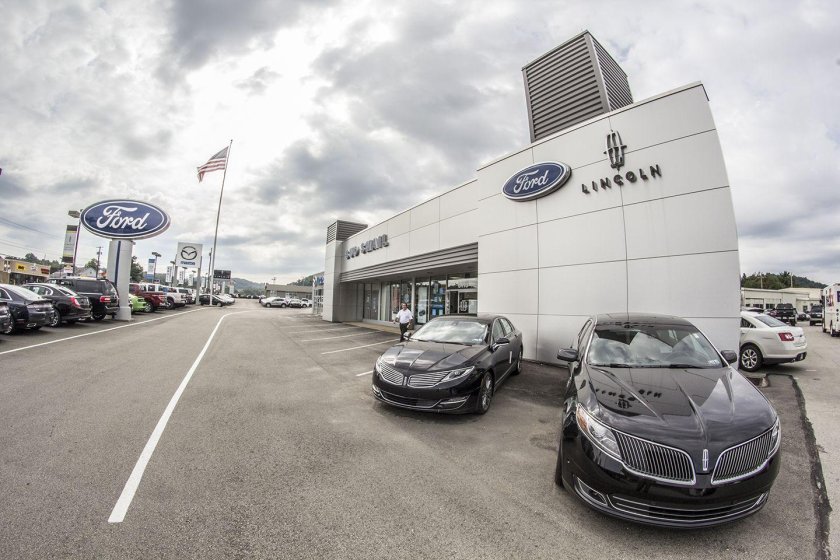 Линкольн автосалон
