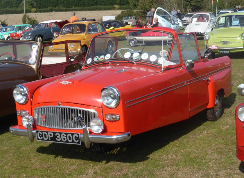 Автомобиль старый