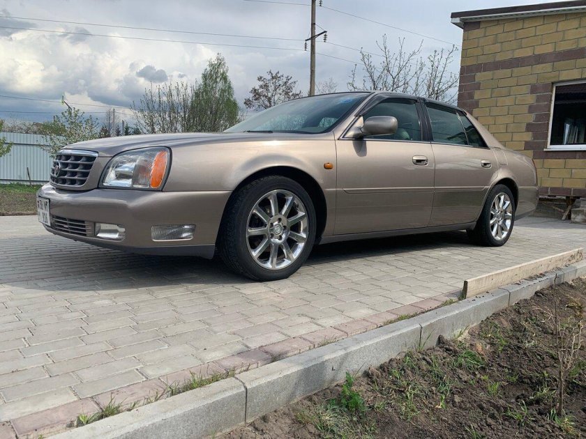 Кадиллак 2005 года