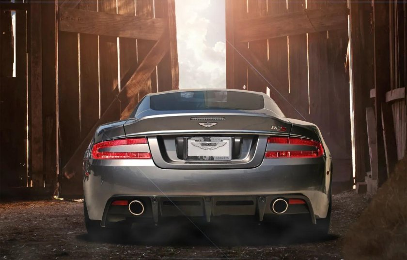 Астон Мартин сзади