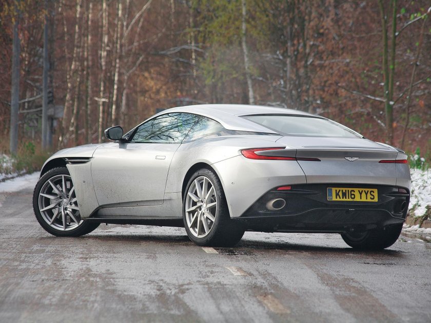 Aston Martin db11 2017
