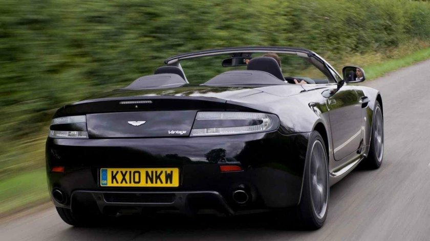 Aston Martin Vantage 2010