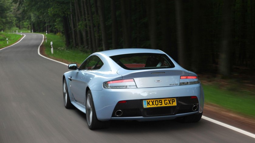Aston Martin v12 Vantage 2009