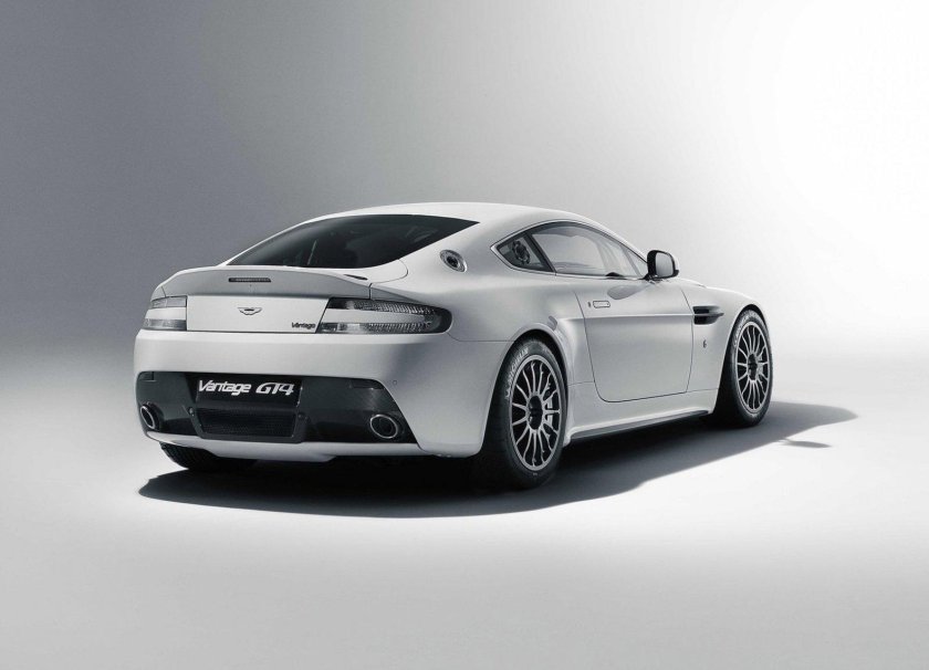 Aston Martin Vantage gt4