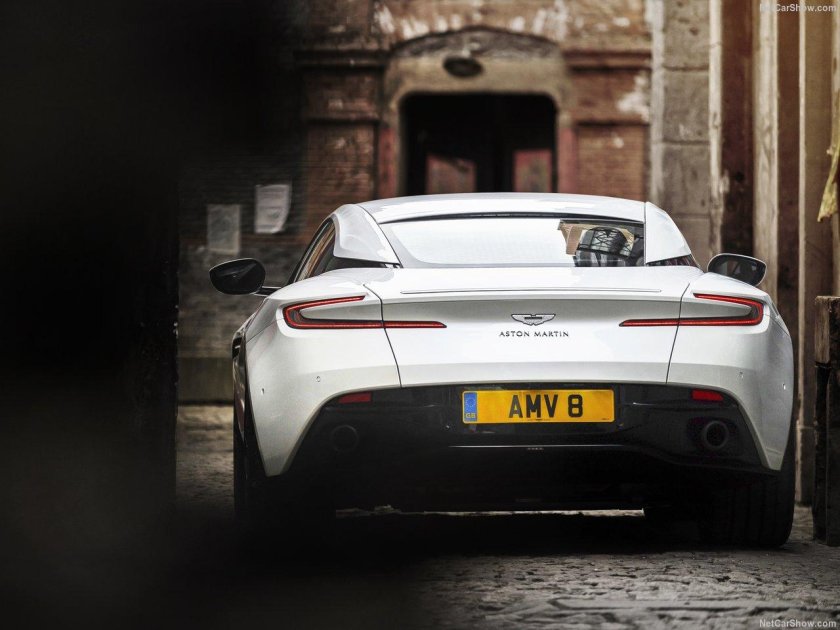 Aston martin db 11