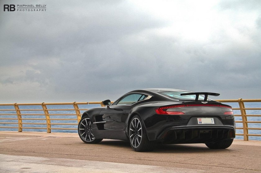 Aston Martin DBS v12