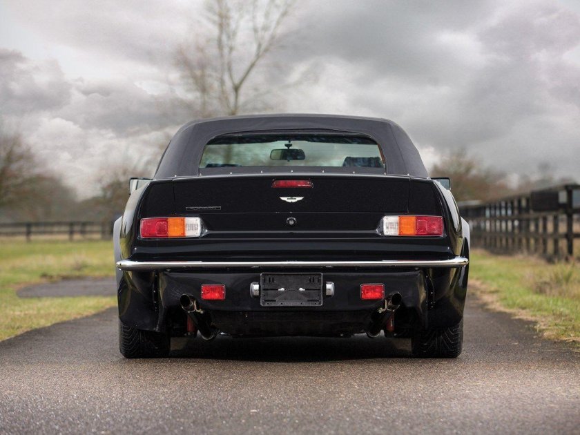 Aston Martin v8 Vantage 1977