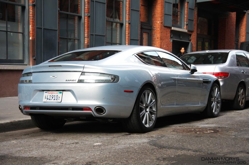 Астон Мартин Рапид