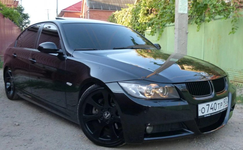 БМВ е90 Рестайлинг черная