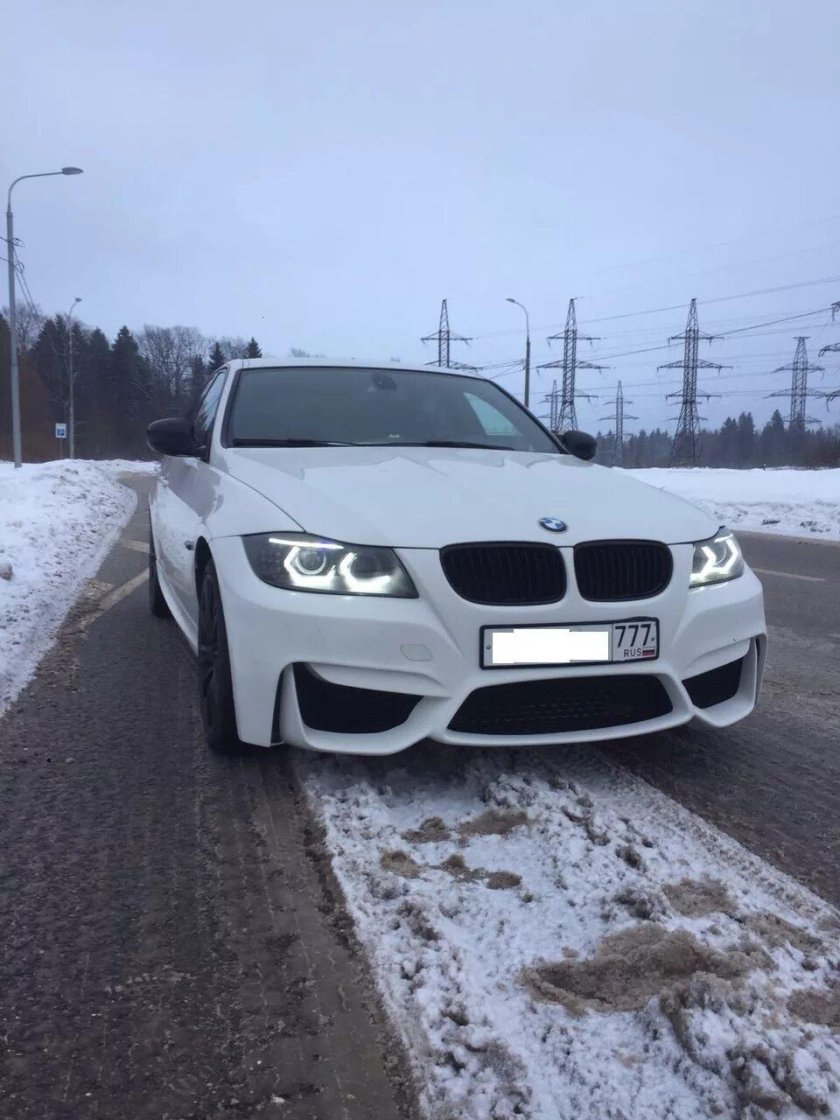 БМВ е90 в обвесе