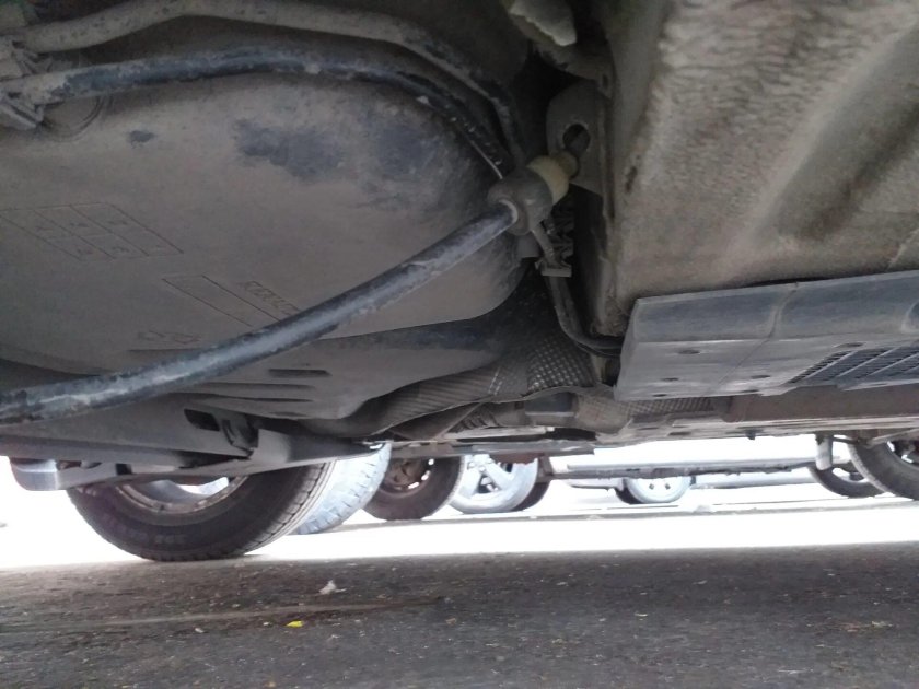 Рено Флюенс вид снизу