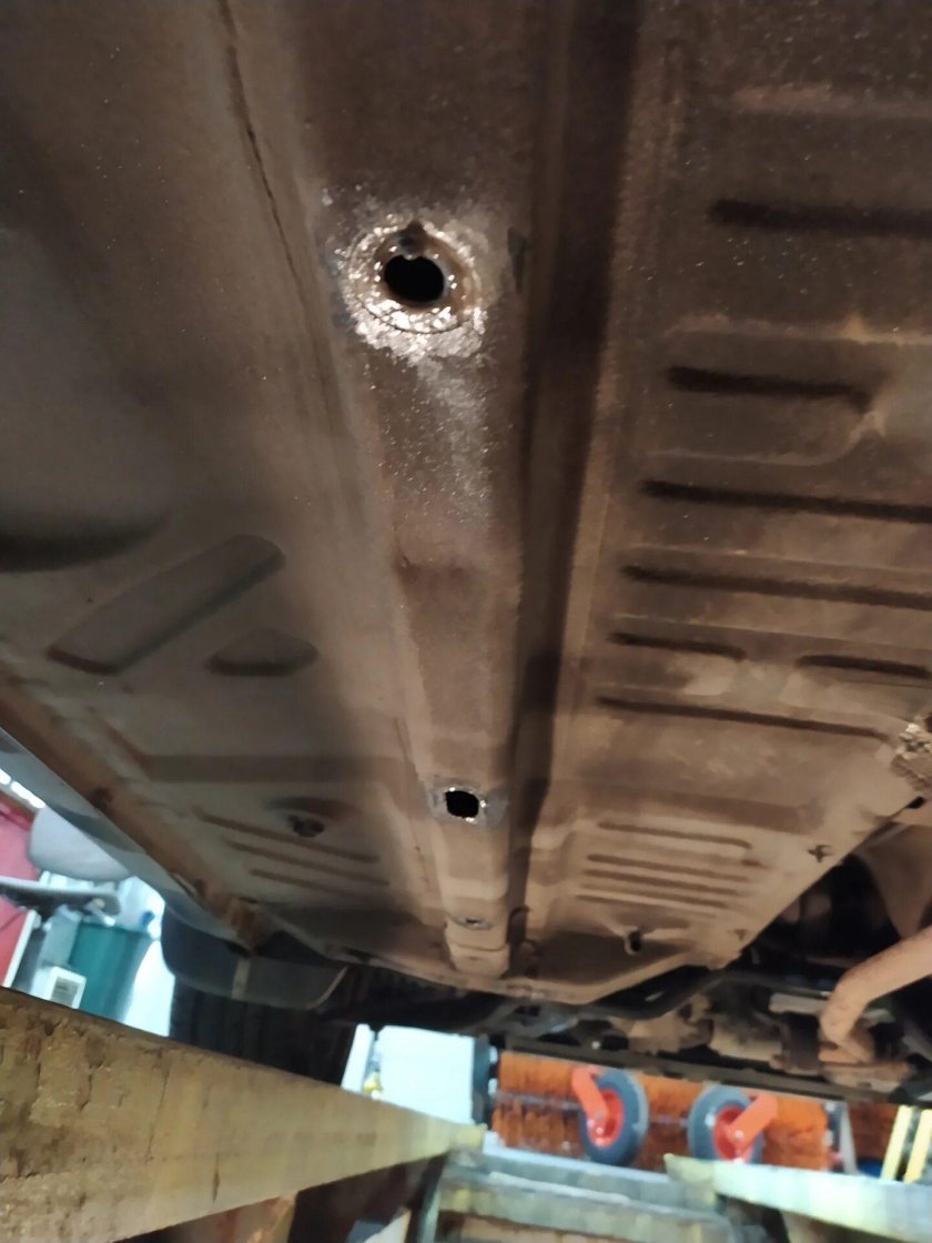 Фото днища Меган 2