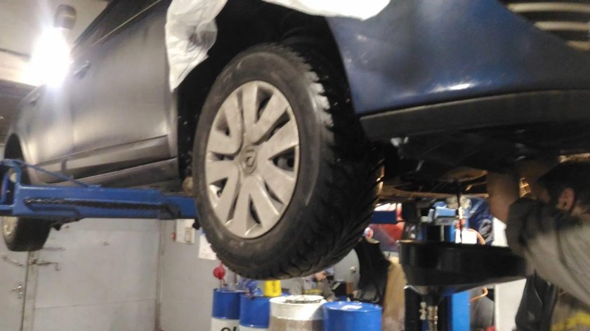 Volvo s60 на подъёмнике