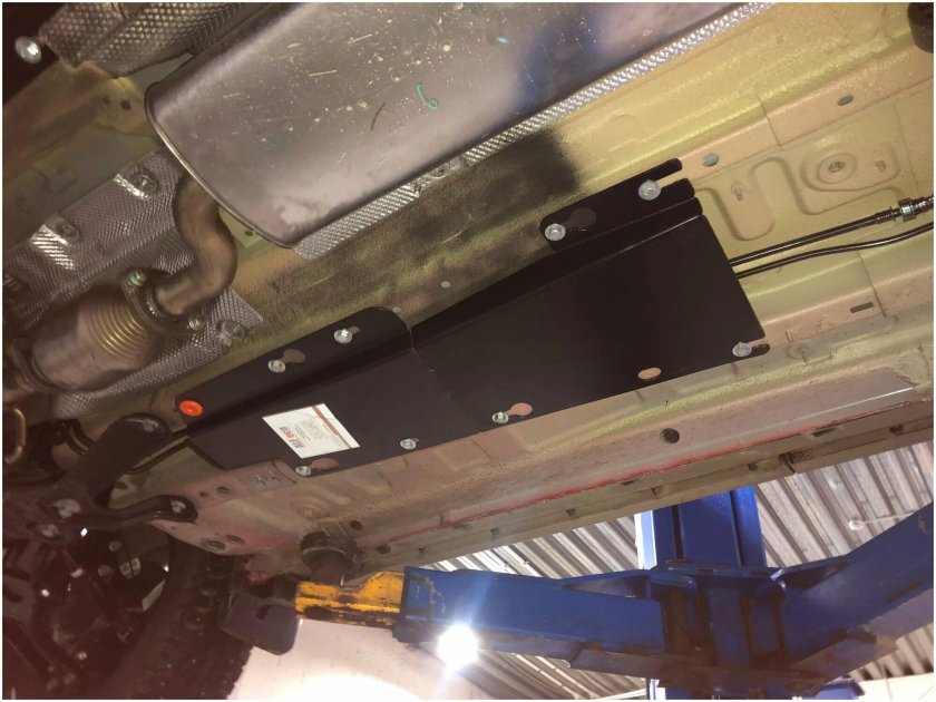 Защита топливных трубок xc60 2011