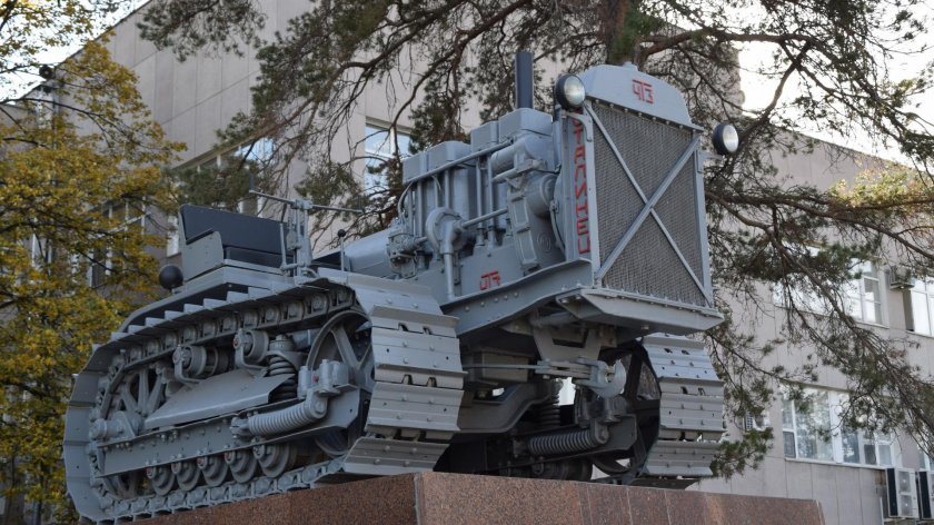 Трактор чтз сталинец